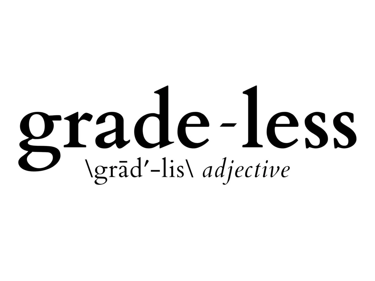 La palabra inglesa grade-less, presentada como una entrada de diccionario.